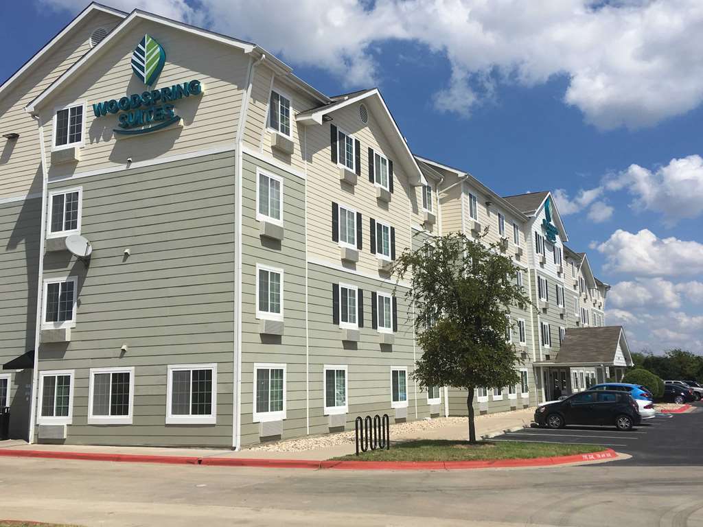 Woodspring Suites Topeka Bagian luar foto