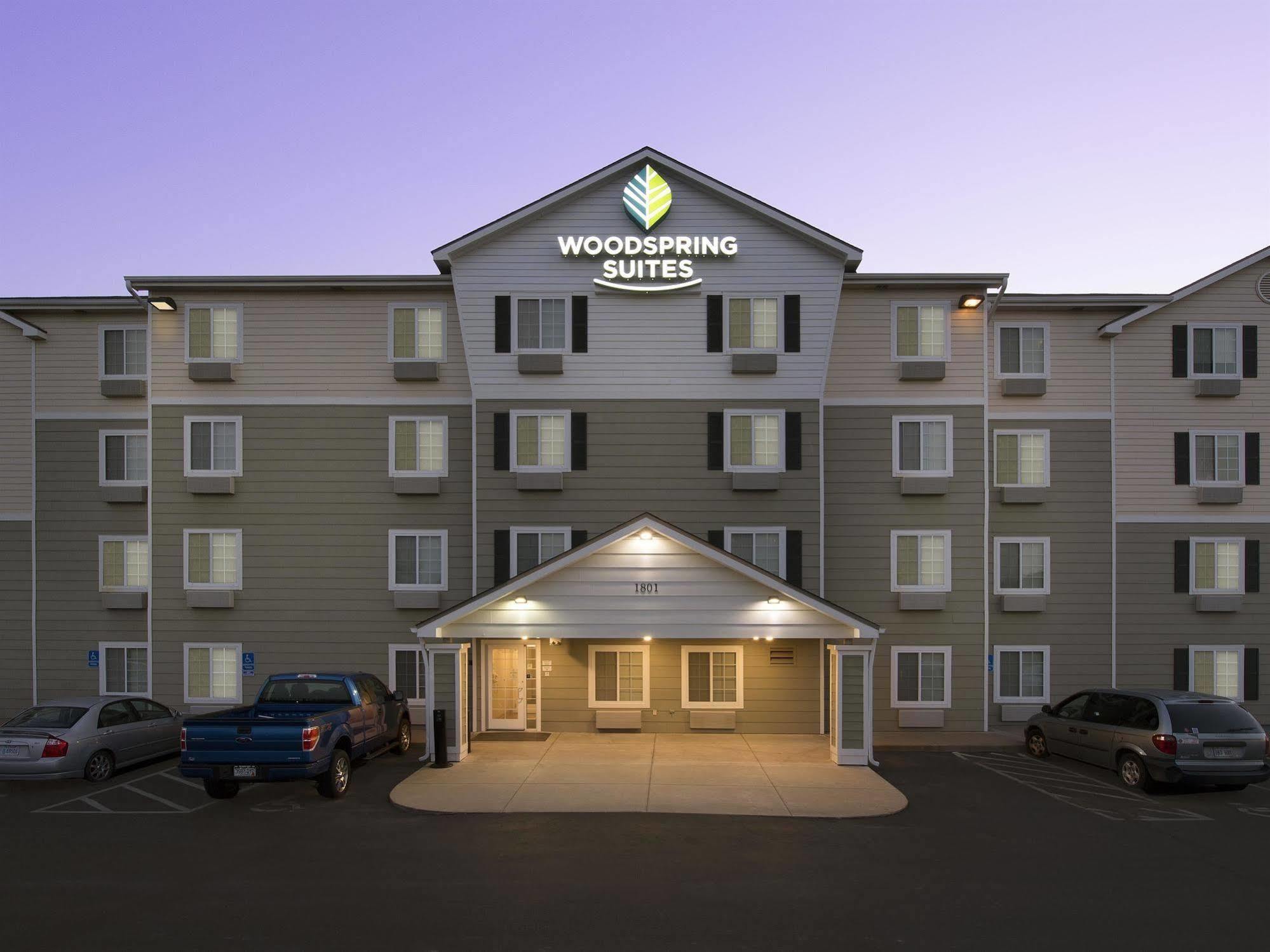 Woodspring Suites Topeka Bagian luar foto