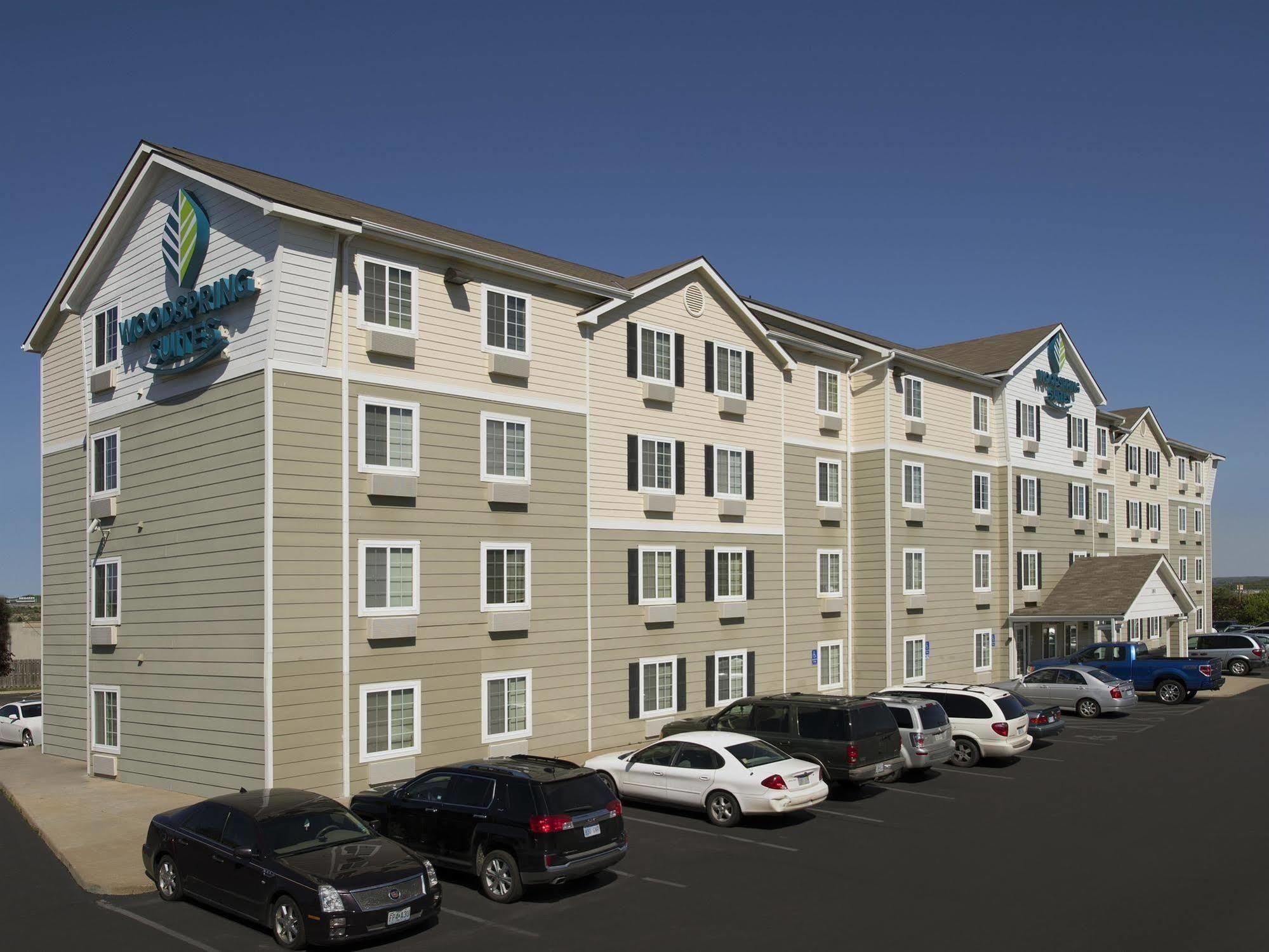 Woodspring Suites Topeka Bagian luar foto