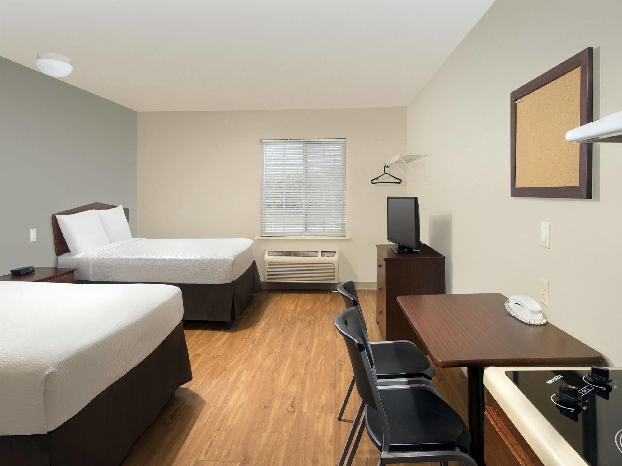 Woodspring Suites Topeka Bagian luar foto