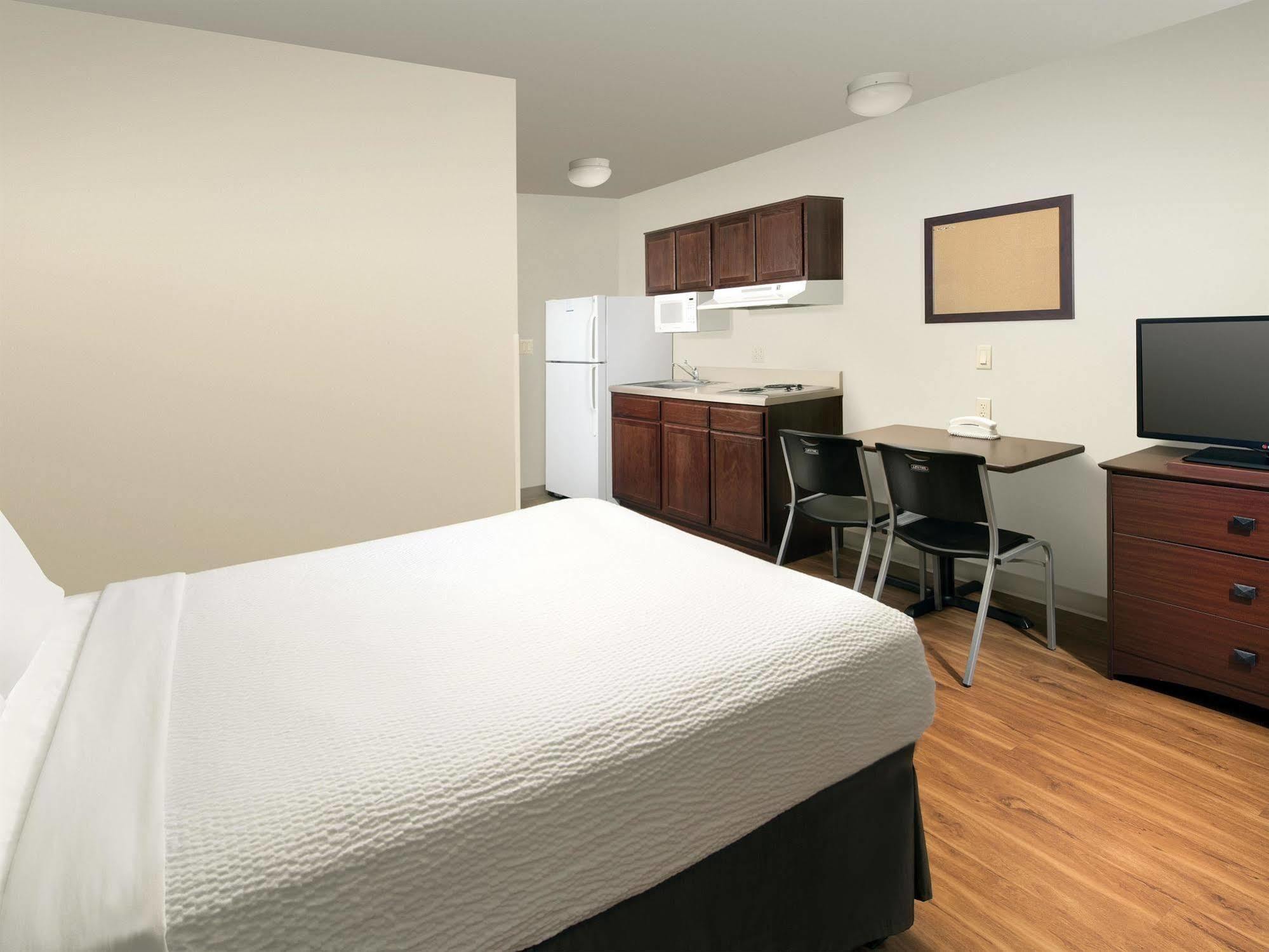 Woodspring Suites Topeka Bagian luar foto