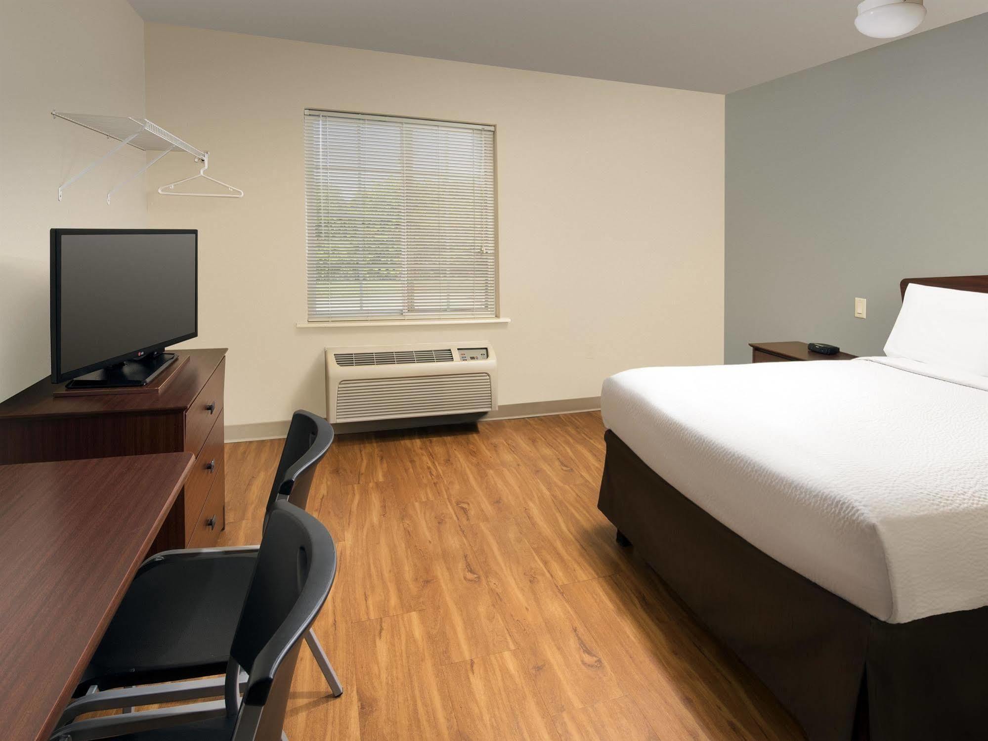 Woodspring Suites Topeka Bagian luar foto